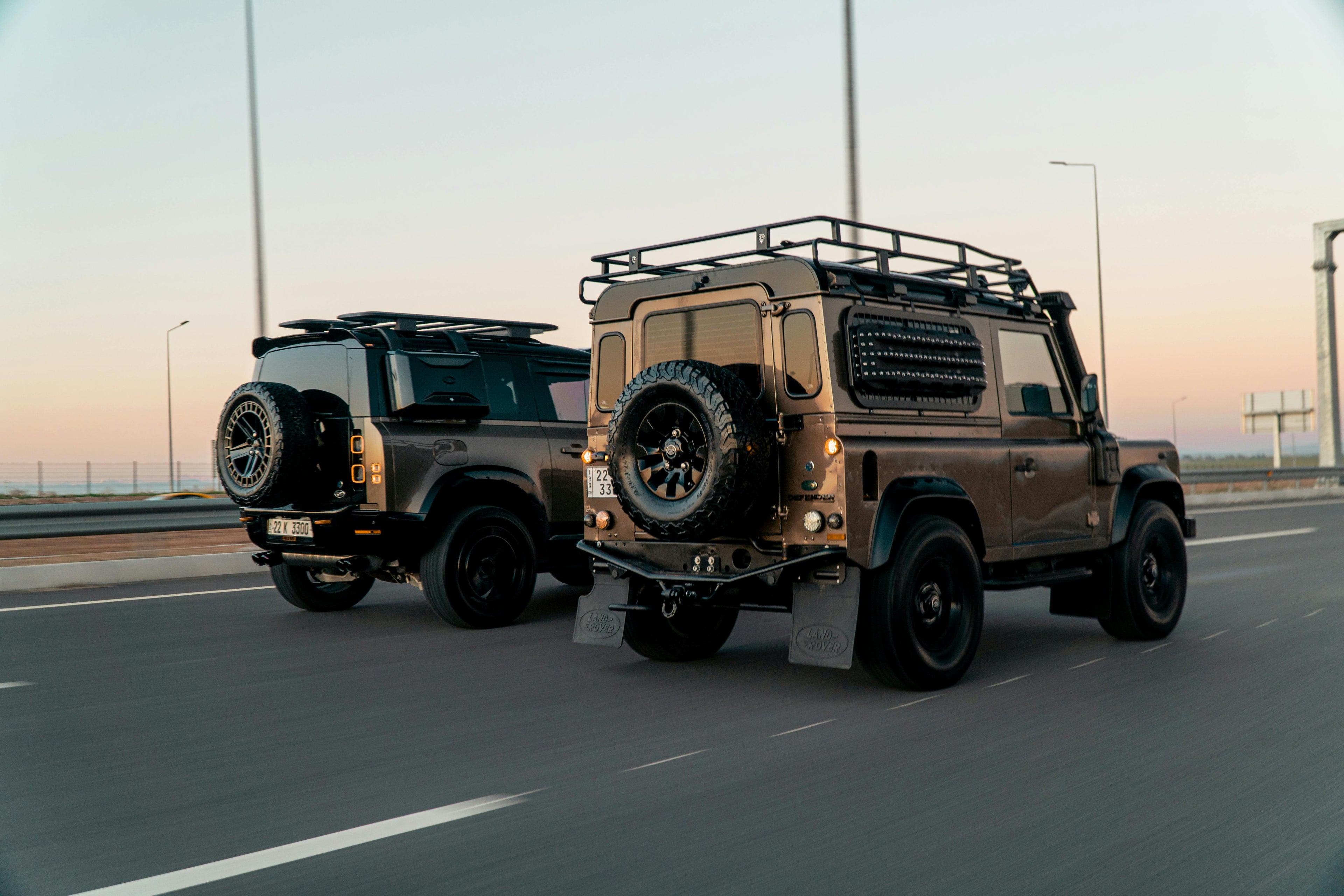 Land Rovers in Dubai: city vs desert